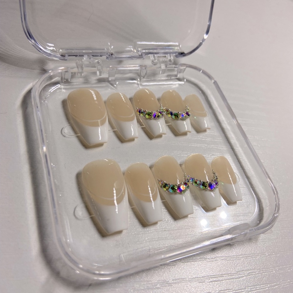 B109 PRESS ON NAILS